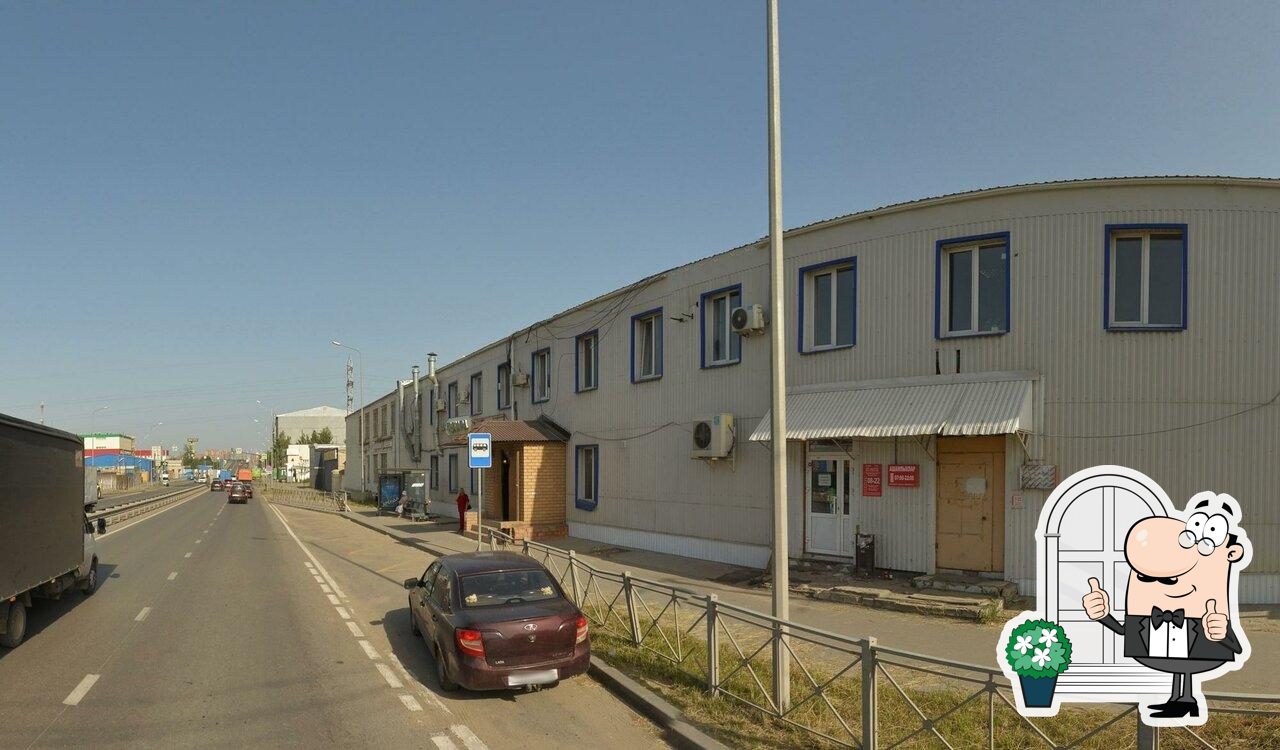 Наслаждайтесь свежим воздухом и видом, открывающемся из "Бухара".
