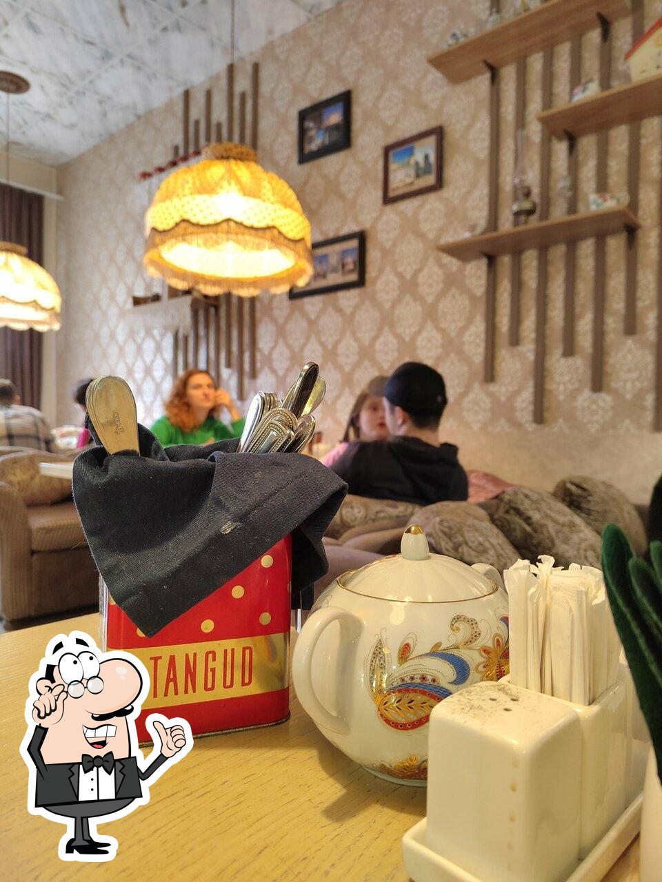 Забронируйте столик в "Гостиная".