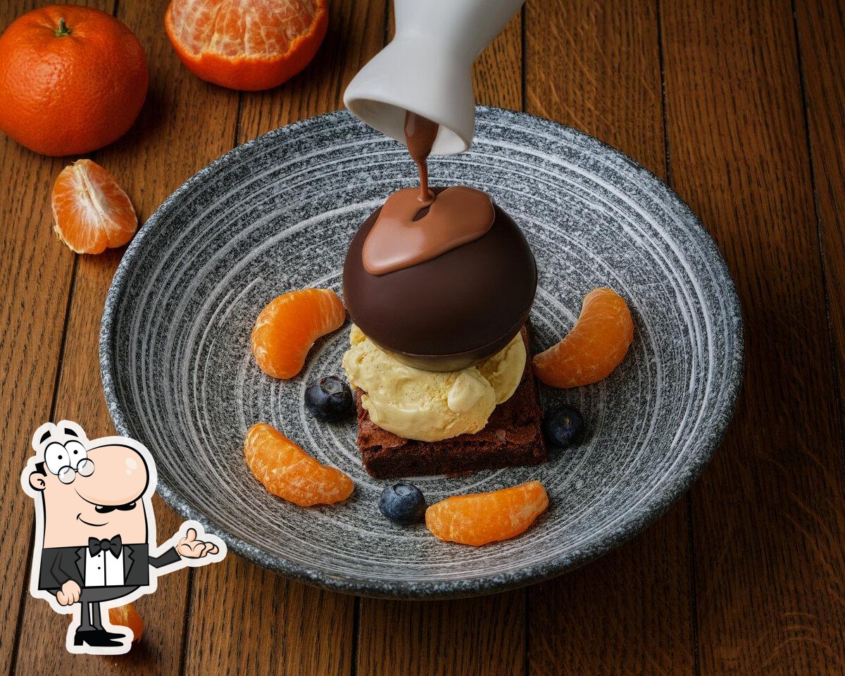 Посмотрите на внутренний интерьер "La Villa".