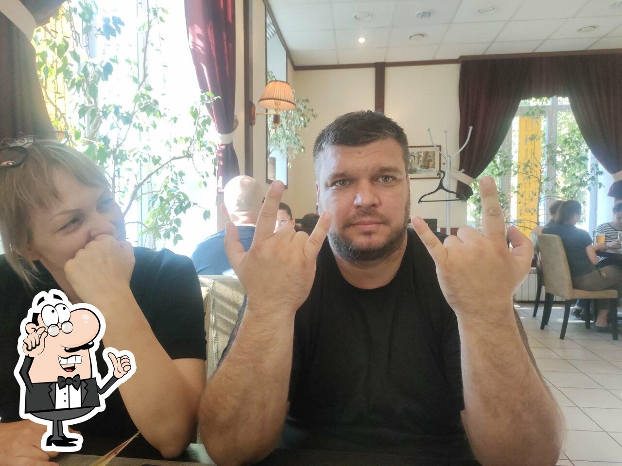 Посмотрите на внутренний интерьер "Пиццерони".
