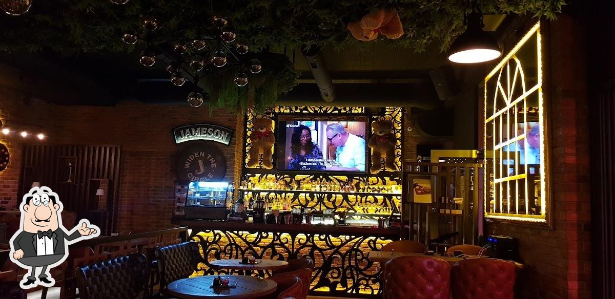 Забронируйте столик в "City Bistro Bar".