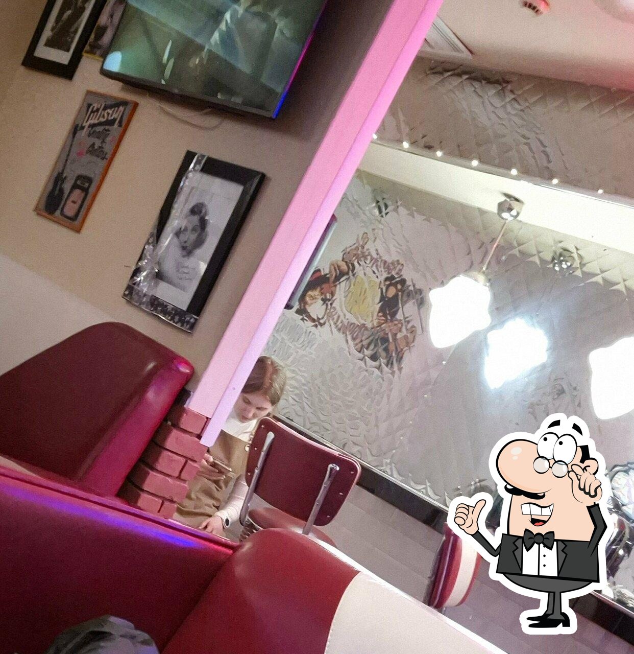 Интерьер "Papa's Bar & Grill".