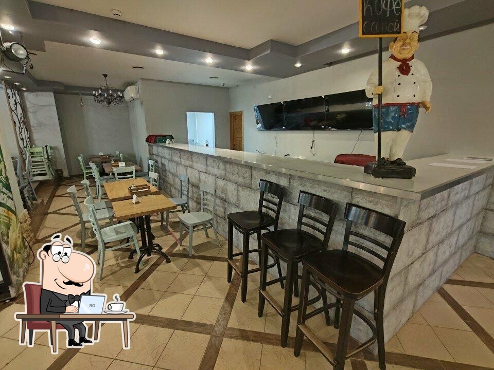 Интерьер "Dosta Sushi".