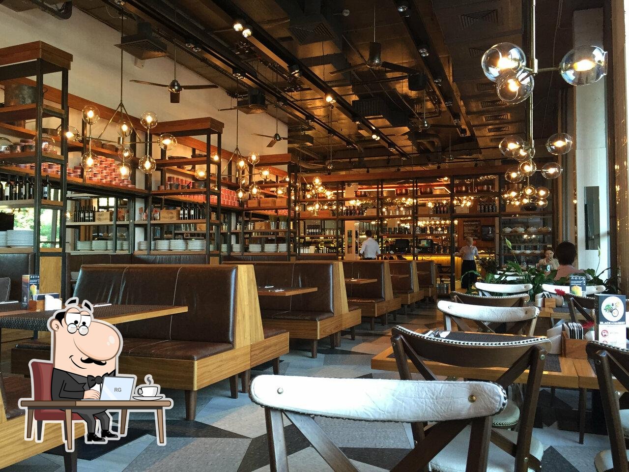 Посмотрите на внутренний интерьер "Black Market".