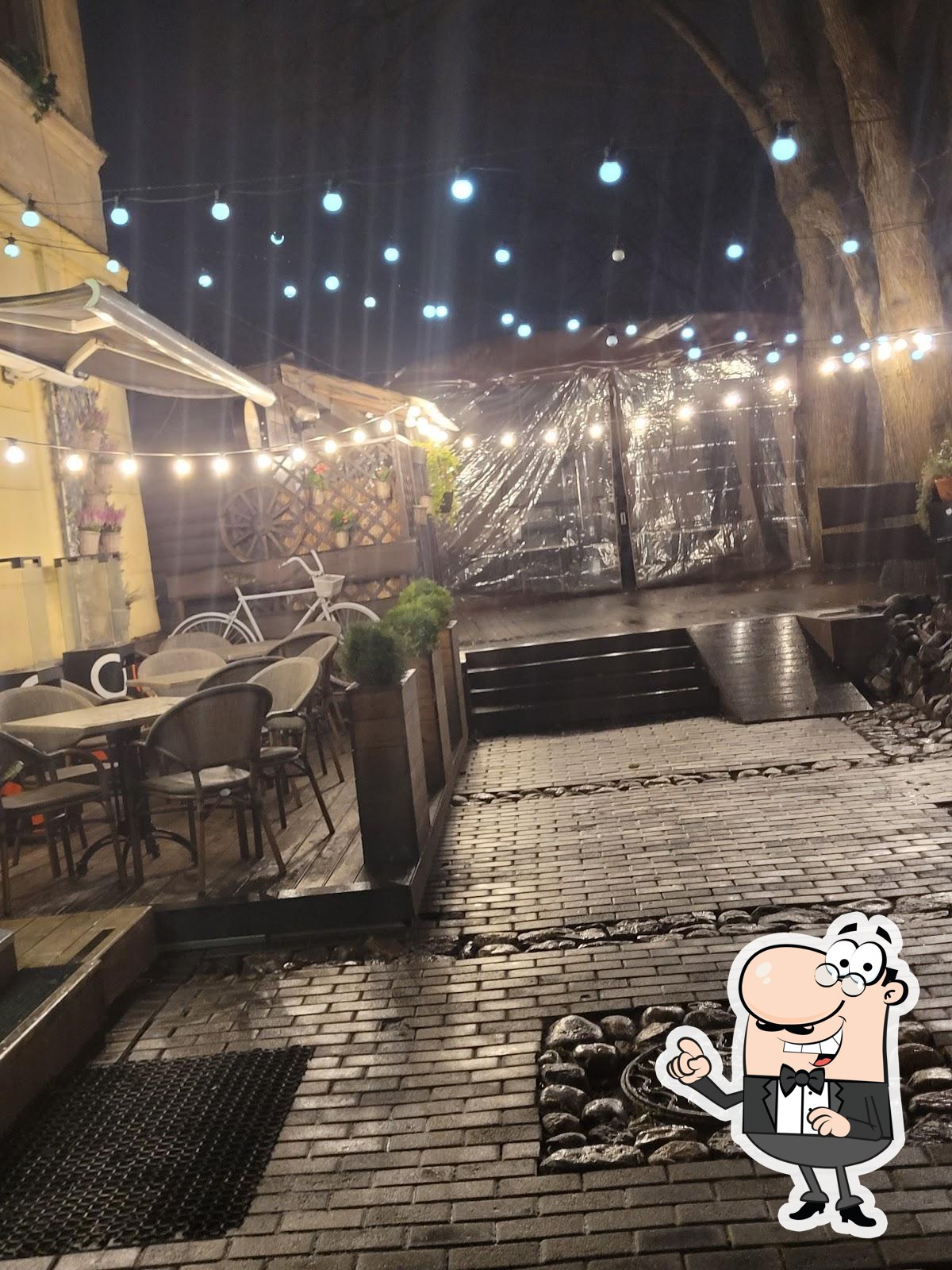 Посмотрите на внутренний интерьер "Grill Garden".