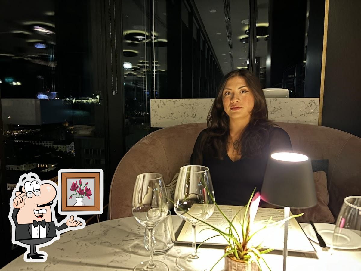 Забронируйте столик в "B Restaurant & B Bar".