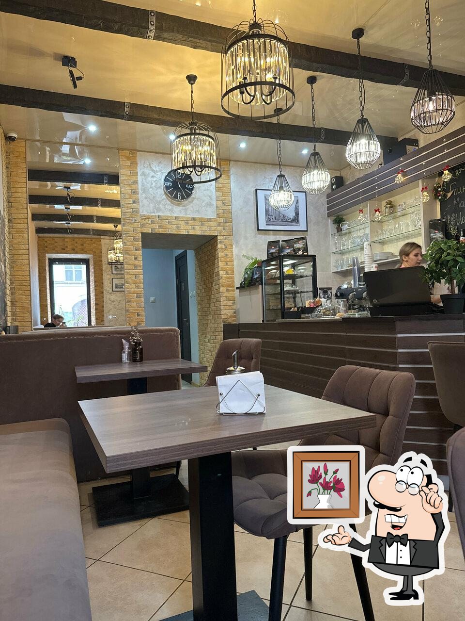 Посмотрите на внутренний интерьер "Gridneff Coffee".
