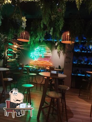 Забронируйте столик в "Top Hop".