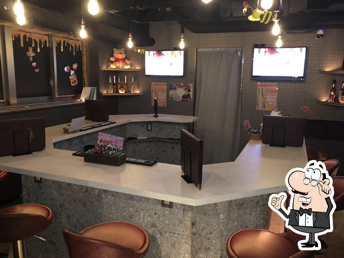 Интерьер "Cafe&Bar Honey Drop".