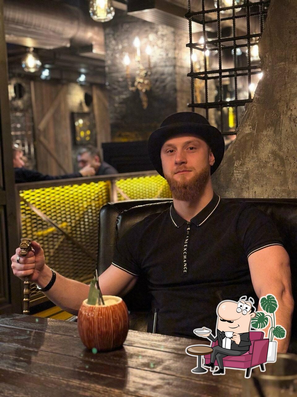 Забронируйте столик в "Танжирс Лаунж".