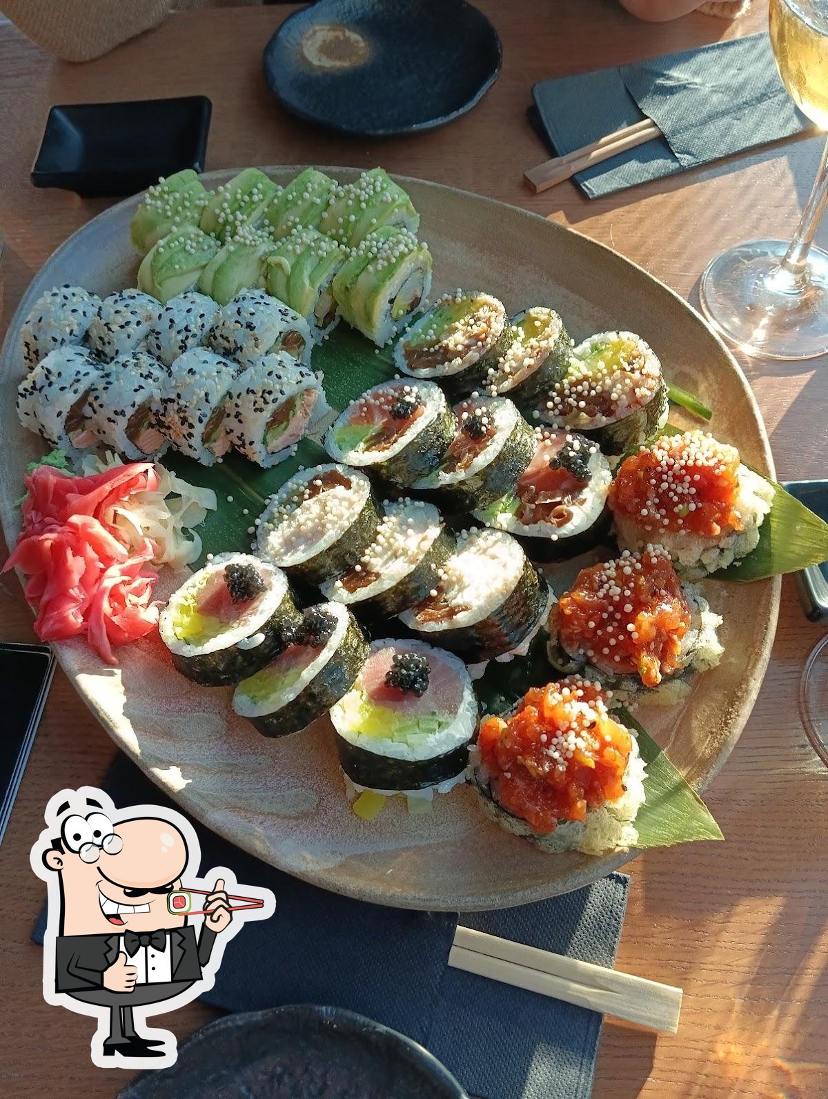 В "Sakana Sushi&Sticks Kraków" вы можете попробовать суши.