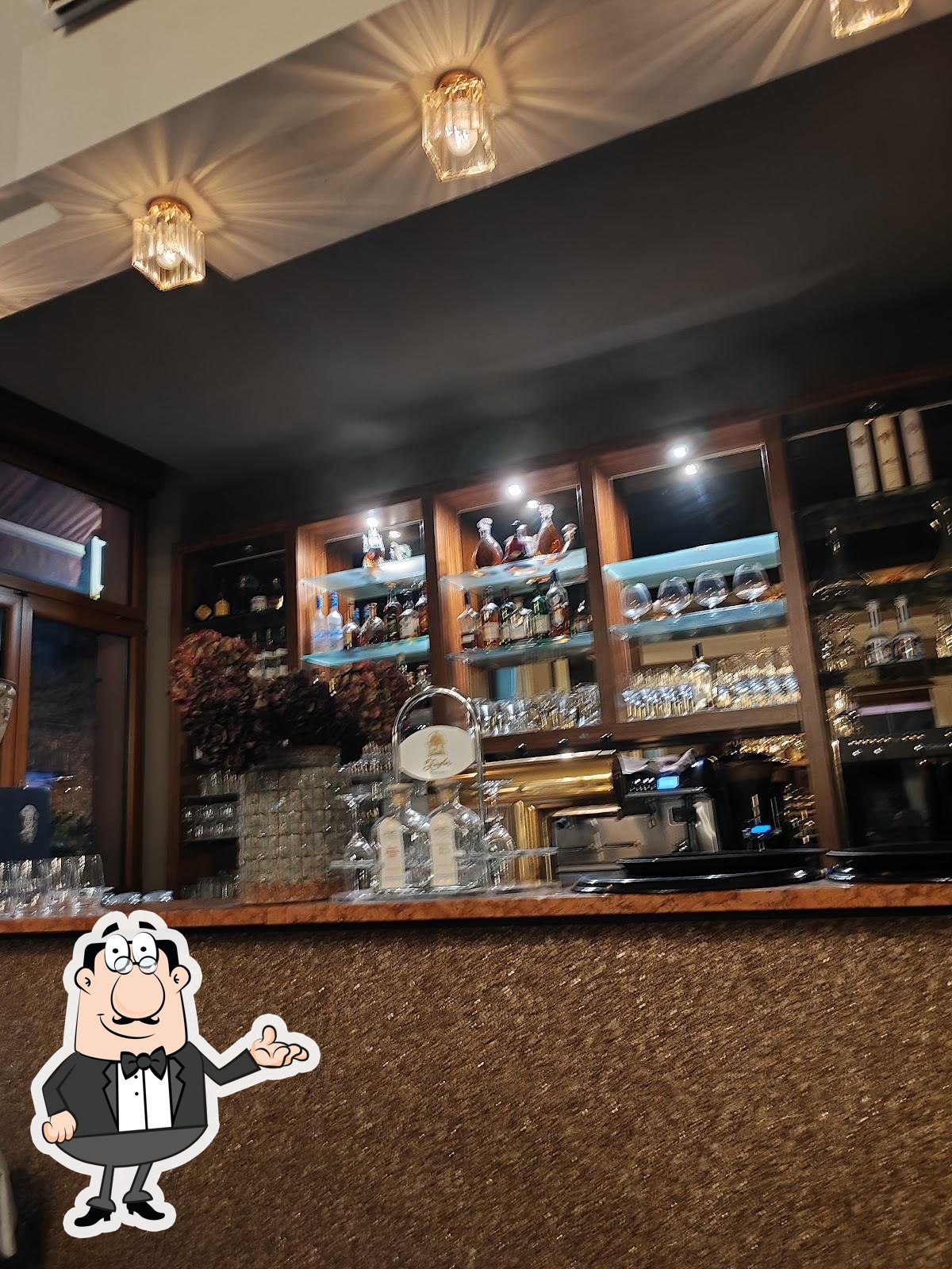 Забронируйте столик в "YAS Restaurant".