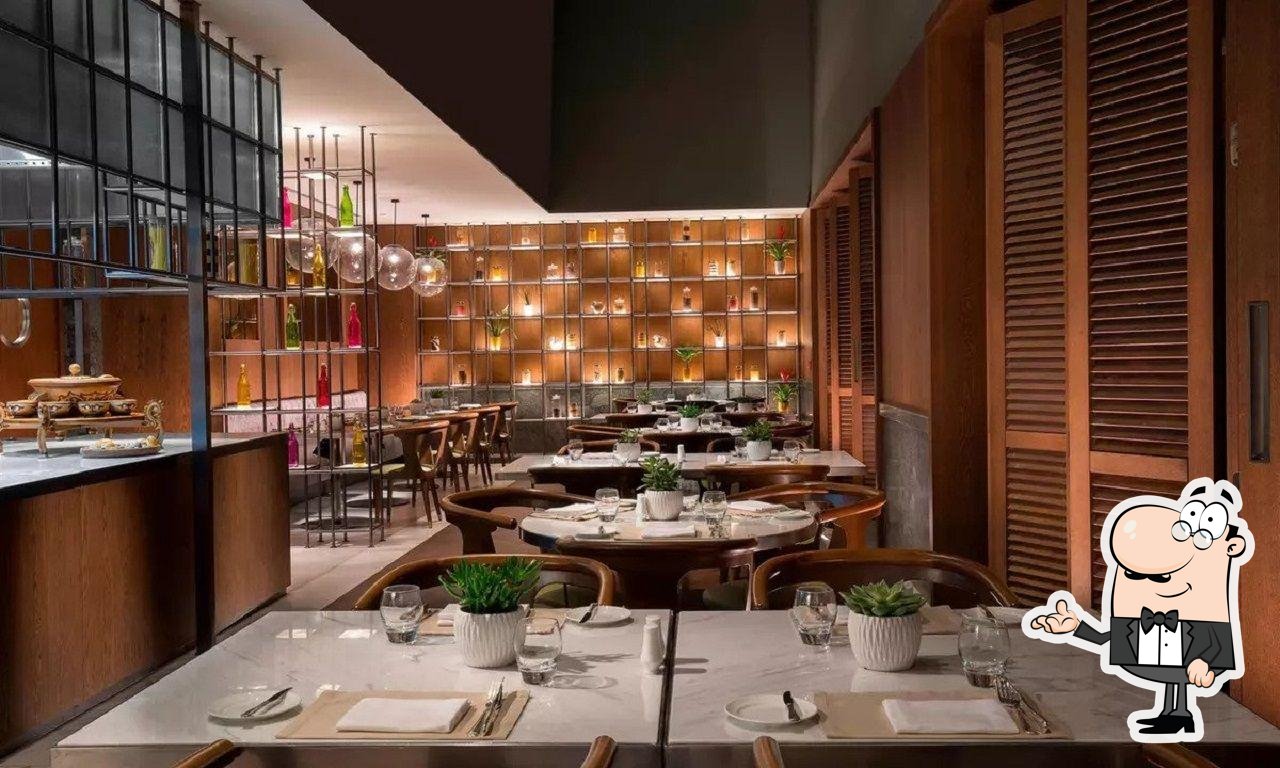 Интерьер "La Rivière Restaurant".