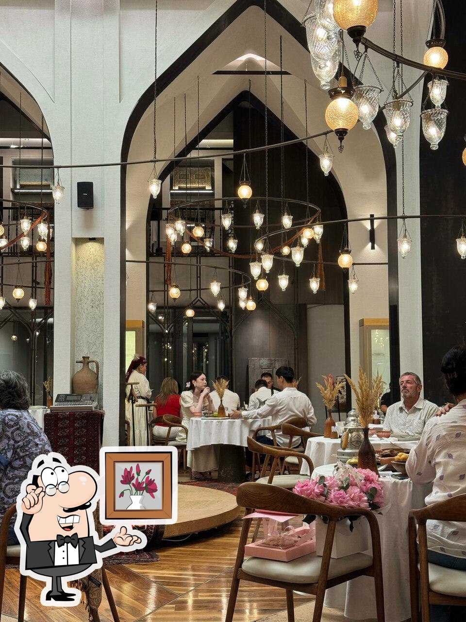 Забронируйте столик в "Restaurant Sandyq".