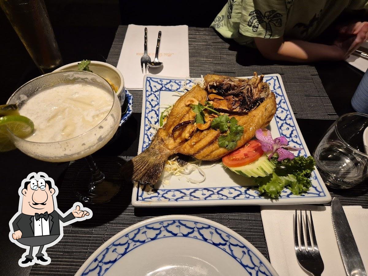 Посмотрите на внутренний интерьер "Mai Thai Cuisine".
