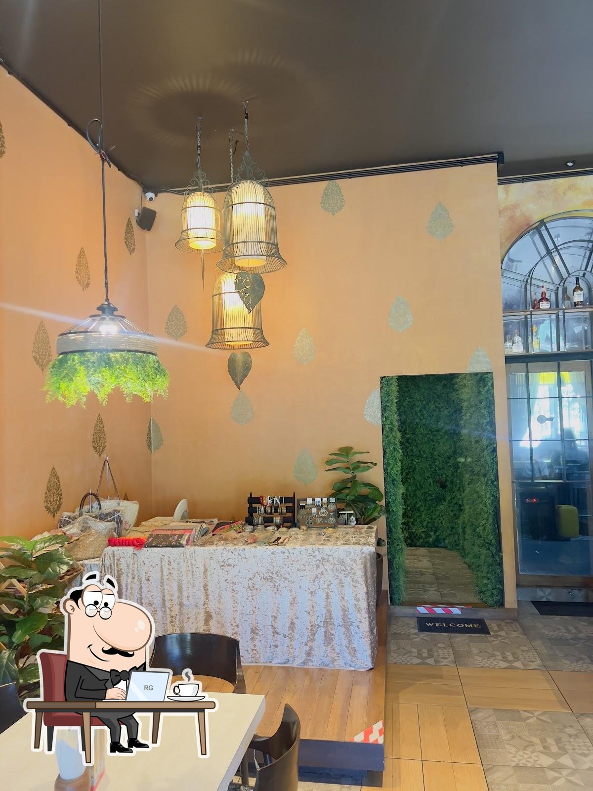 Интерьер "Bollywood Phuket Indian Restaurant & Bar".