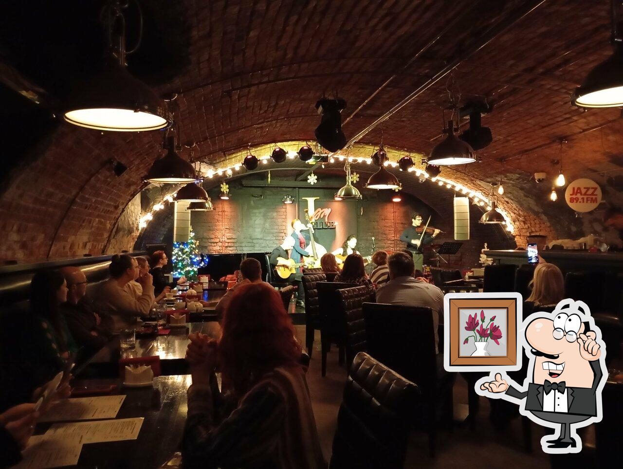 Забронируйте столик в "Джем клуб Мьюзик".