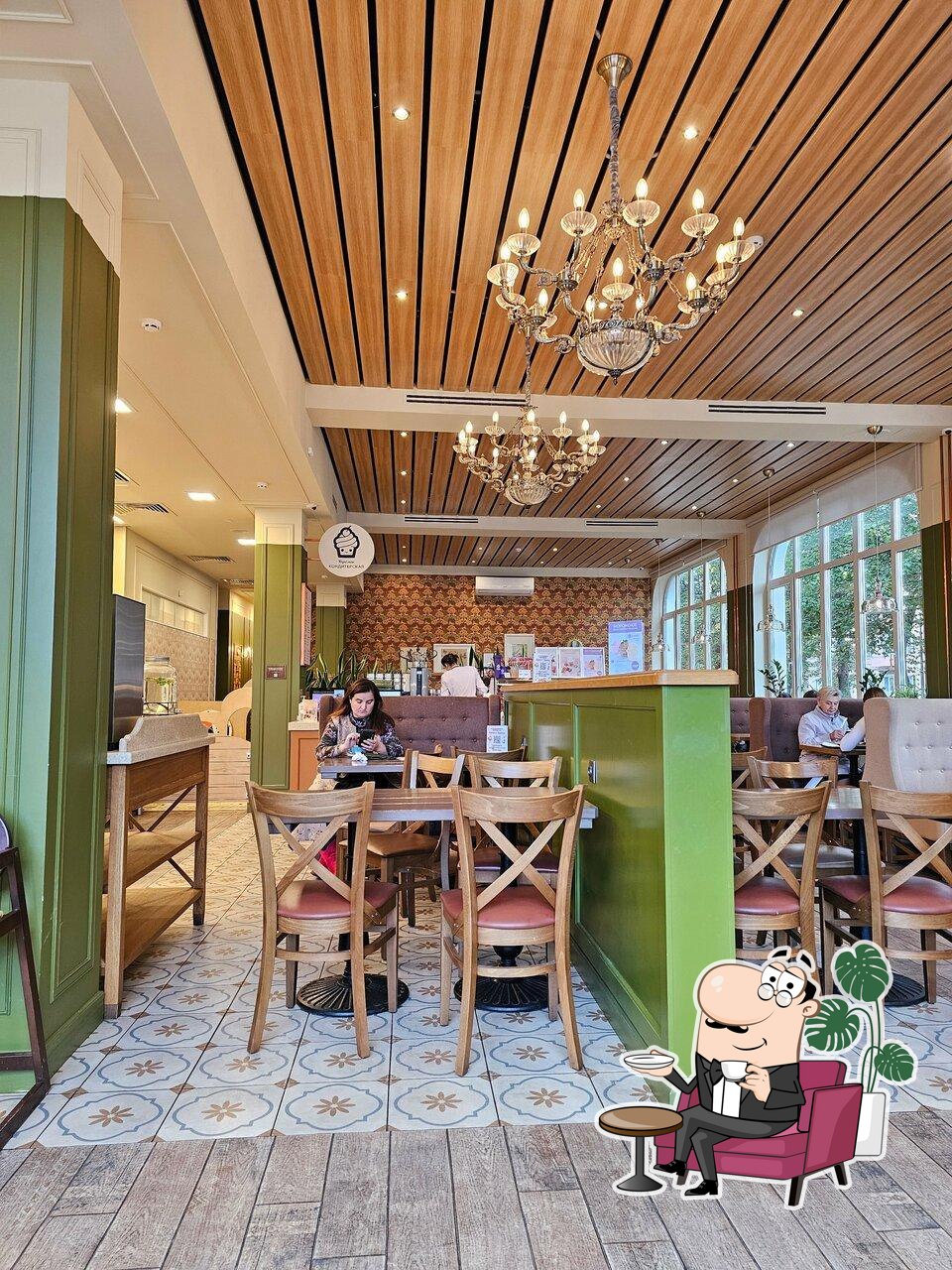 Посмотрите на внутренний интерьер "Теремок".