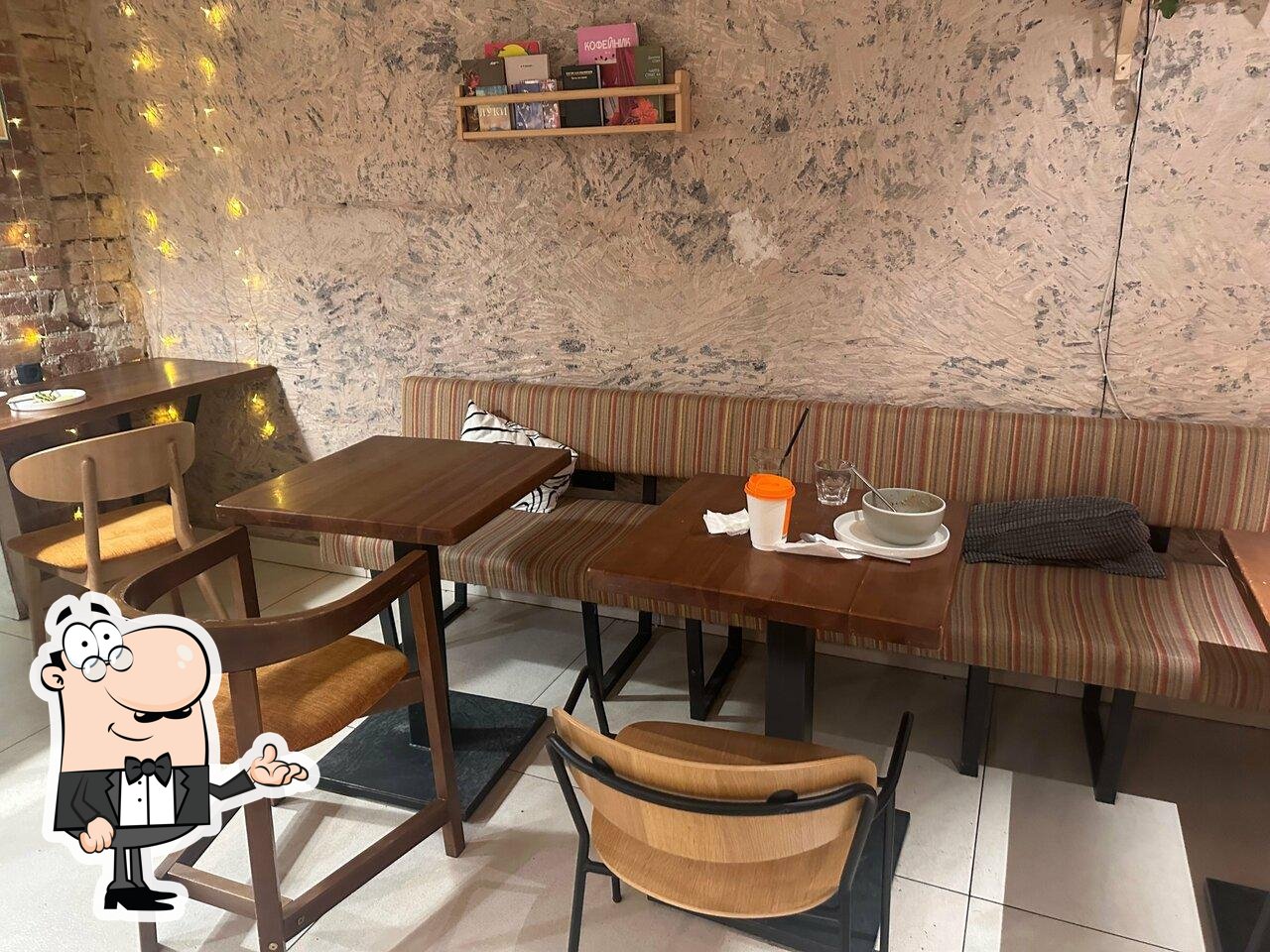 Посмотрите на внутренний интерьер "Brodsky Coffee".