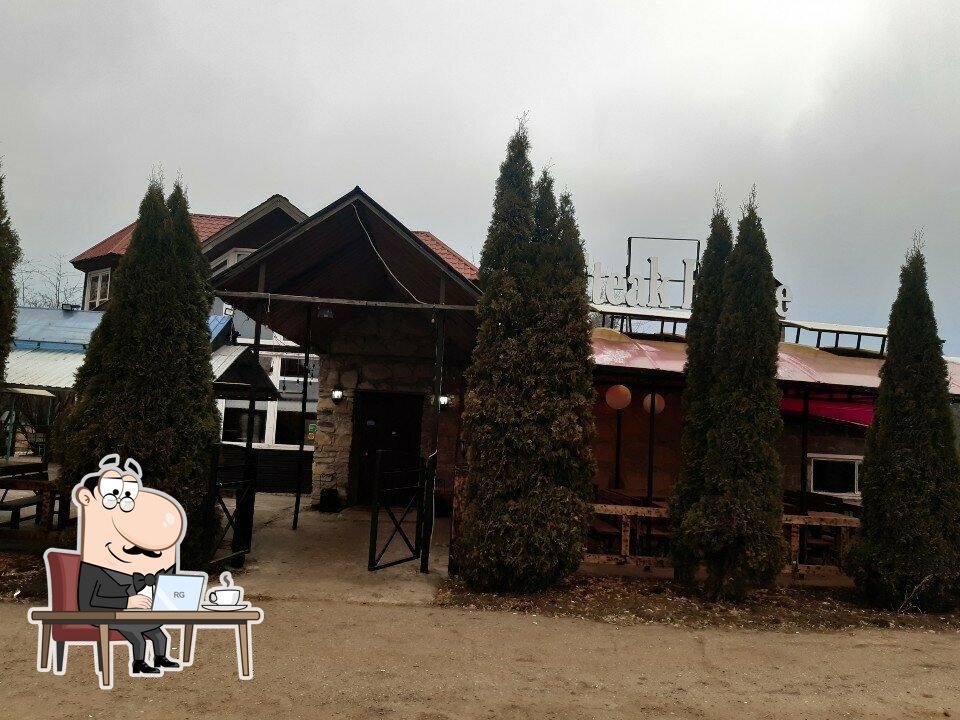 Посмотрите на внутренний интерьер "Арарат Steak House".