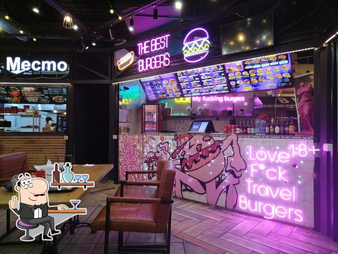 Посмотрите на внутренний интерьер "The Best Burgers".
