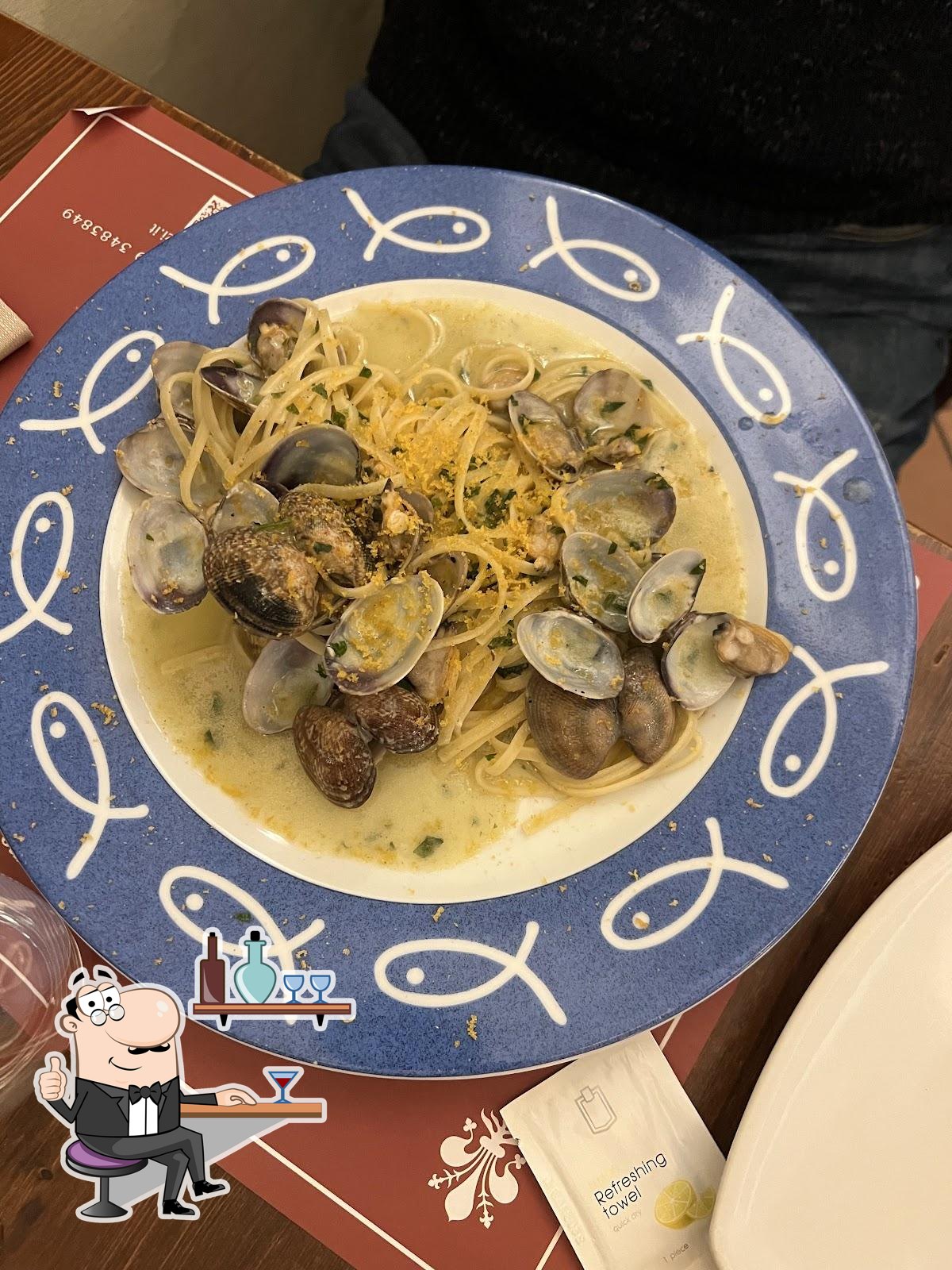 Посмотрите на внутренний интерьер "Da Que' Ganzi Trattoria Osteria".