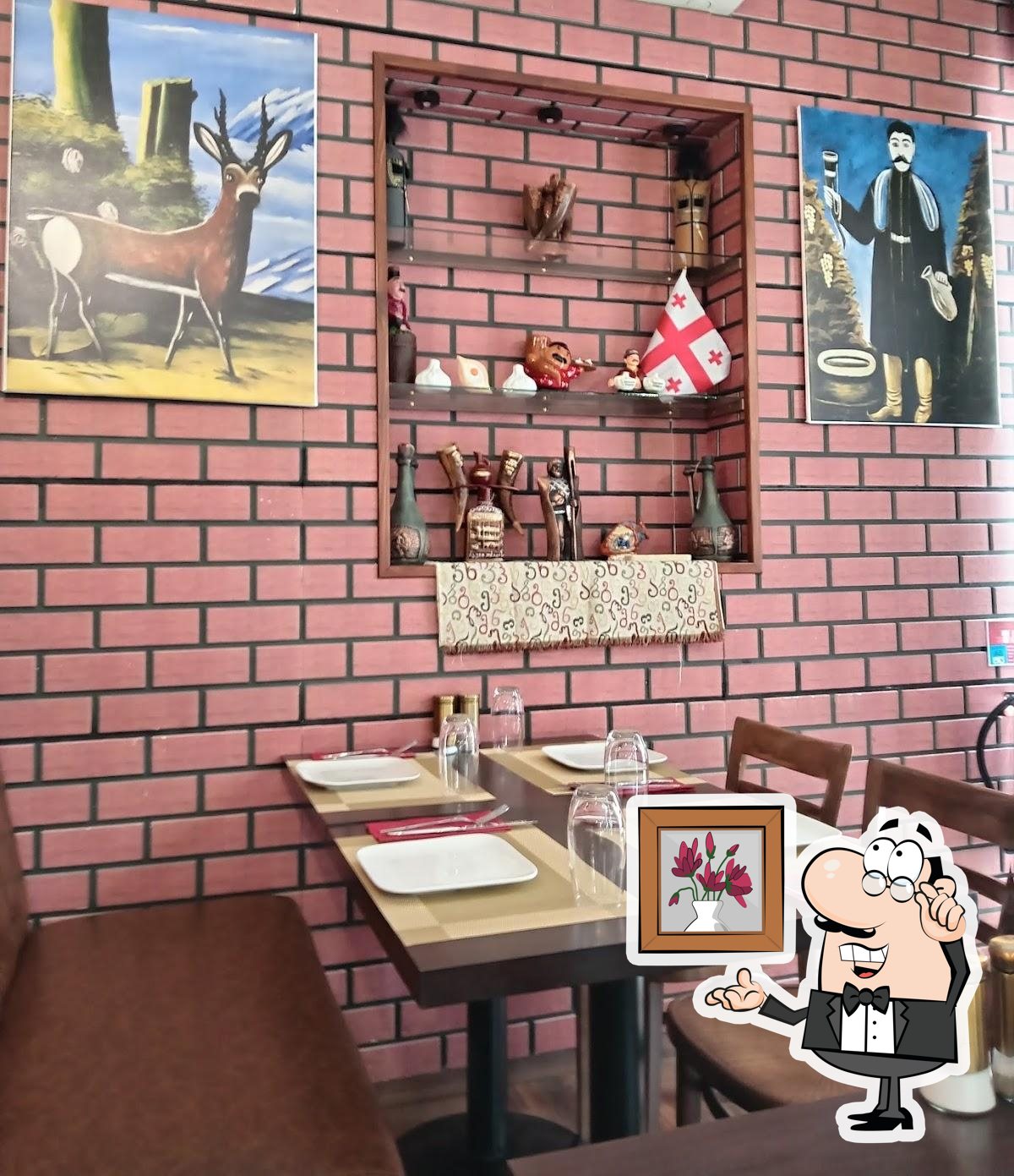 Посмотрите на внутренний интерьер "Restaurant Géorgien - TIFLIS".