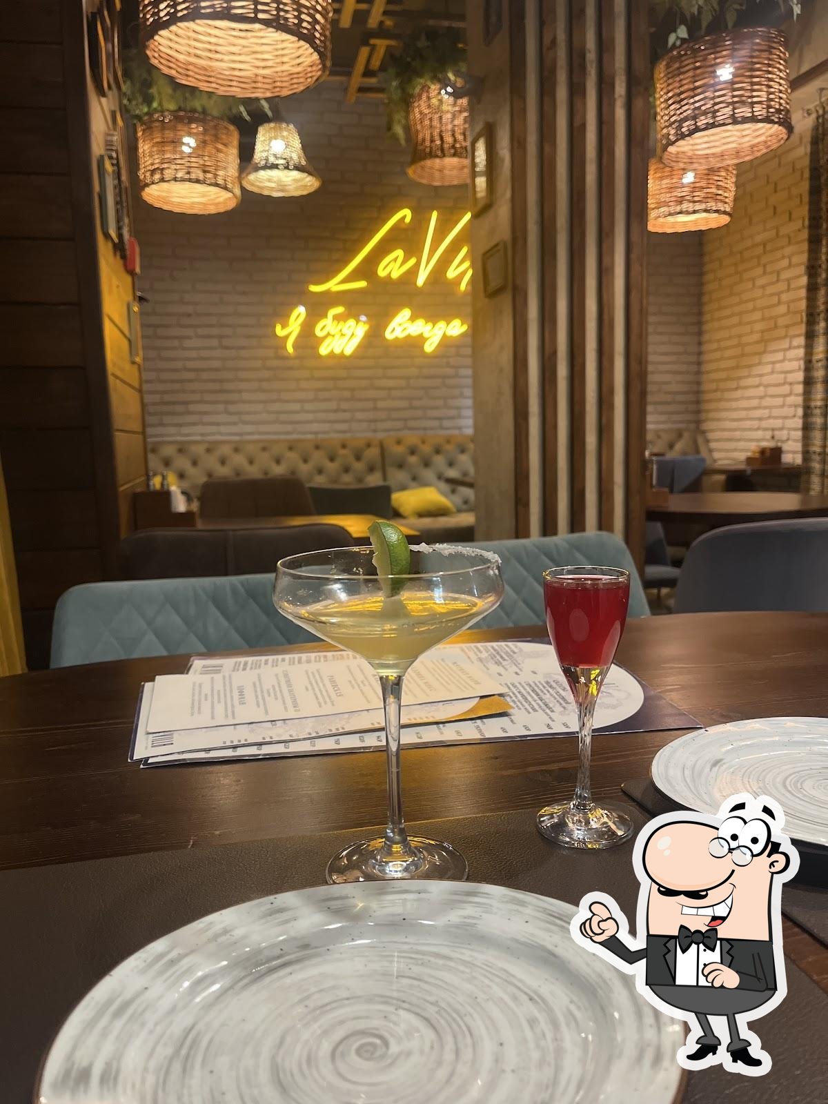 Забронируйте столик в "La Villa".