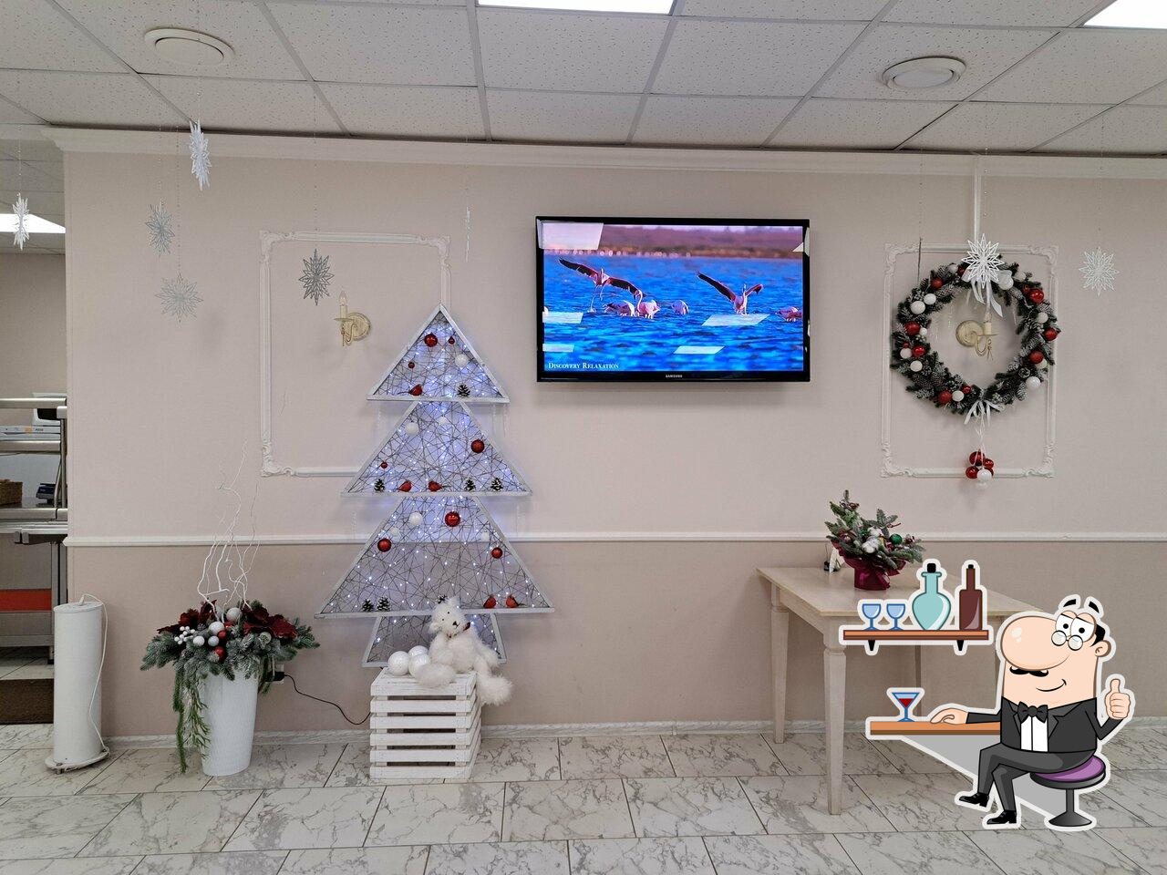 Забронируйте столик в "Столовая".
