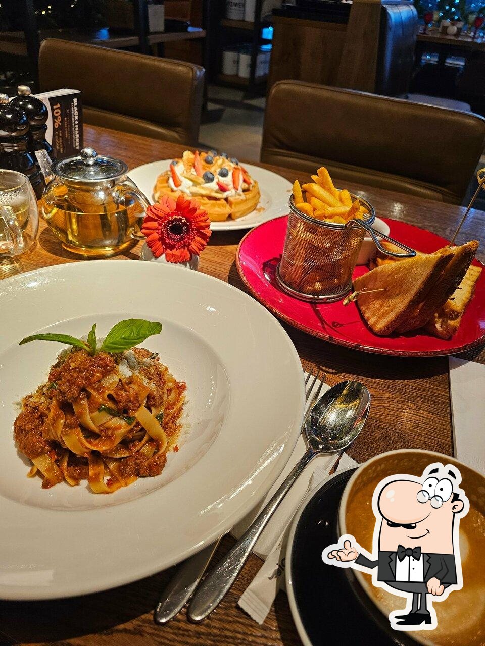 Забронируйте столик в "Black Market".