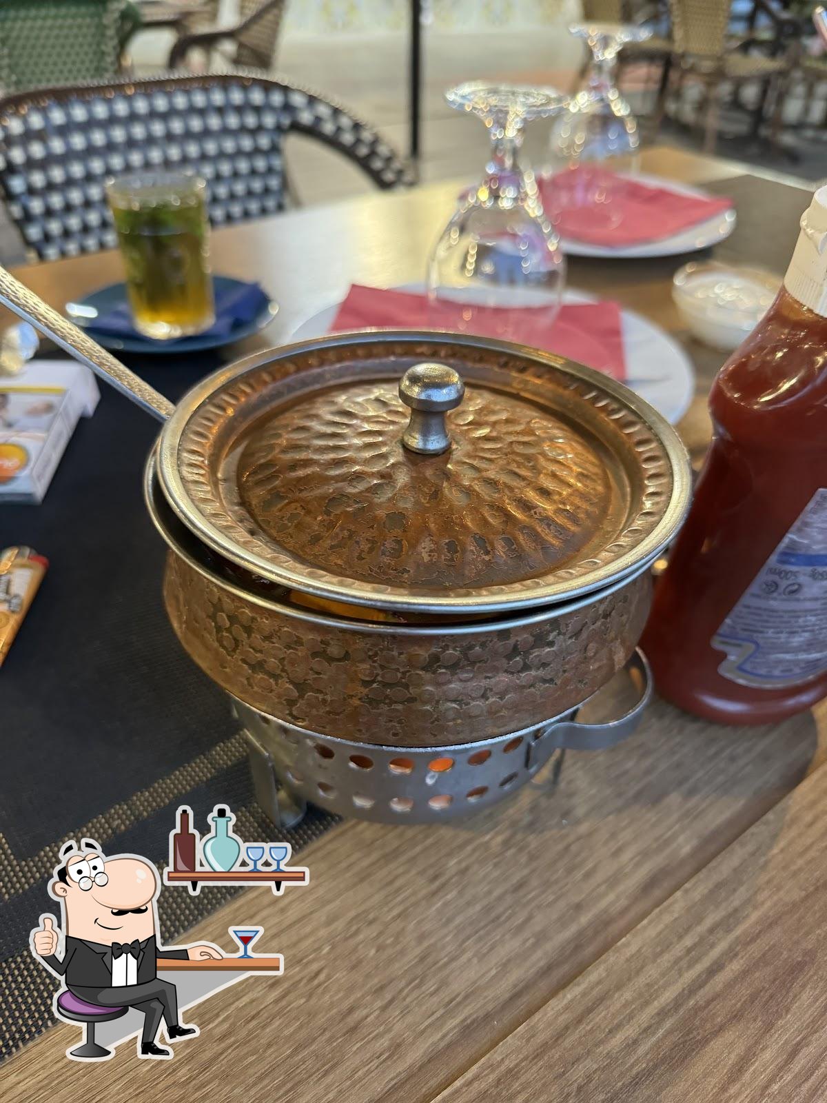 Посмотрите на внутренний интерьер "Cordoba Restaurant Port Forum Barcelona".
