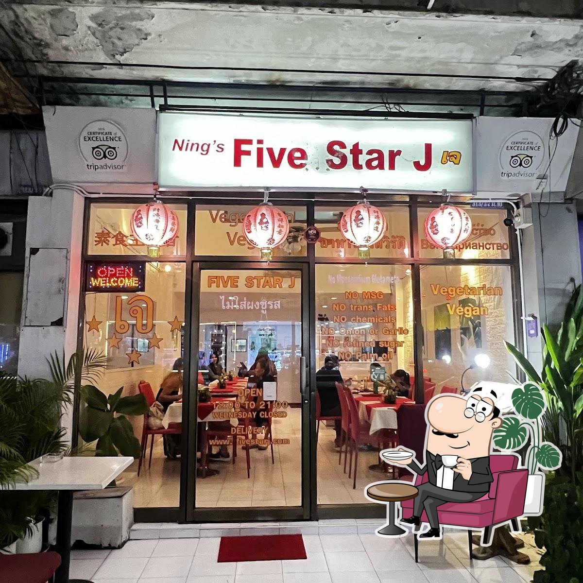 Интерьер "Five Star J Vegan & Vegetarian Restaurant".