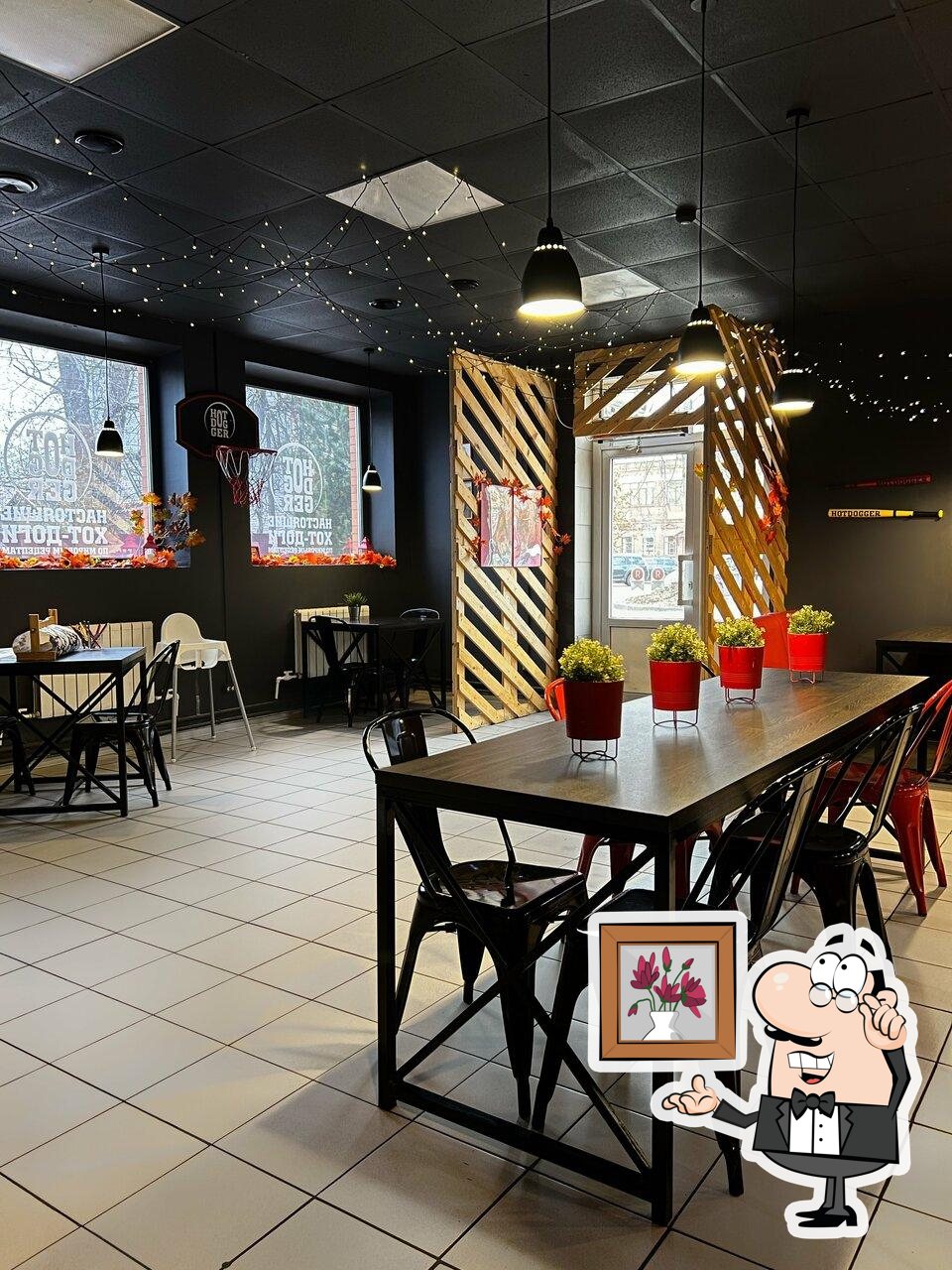 Интерьер "HotDogger's".