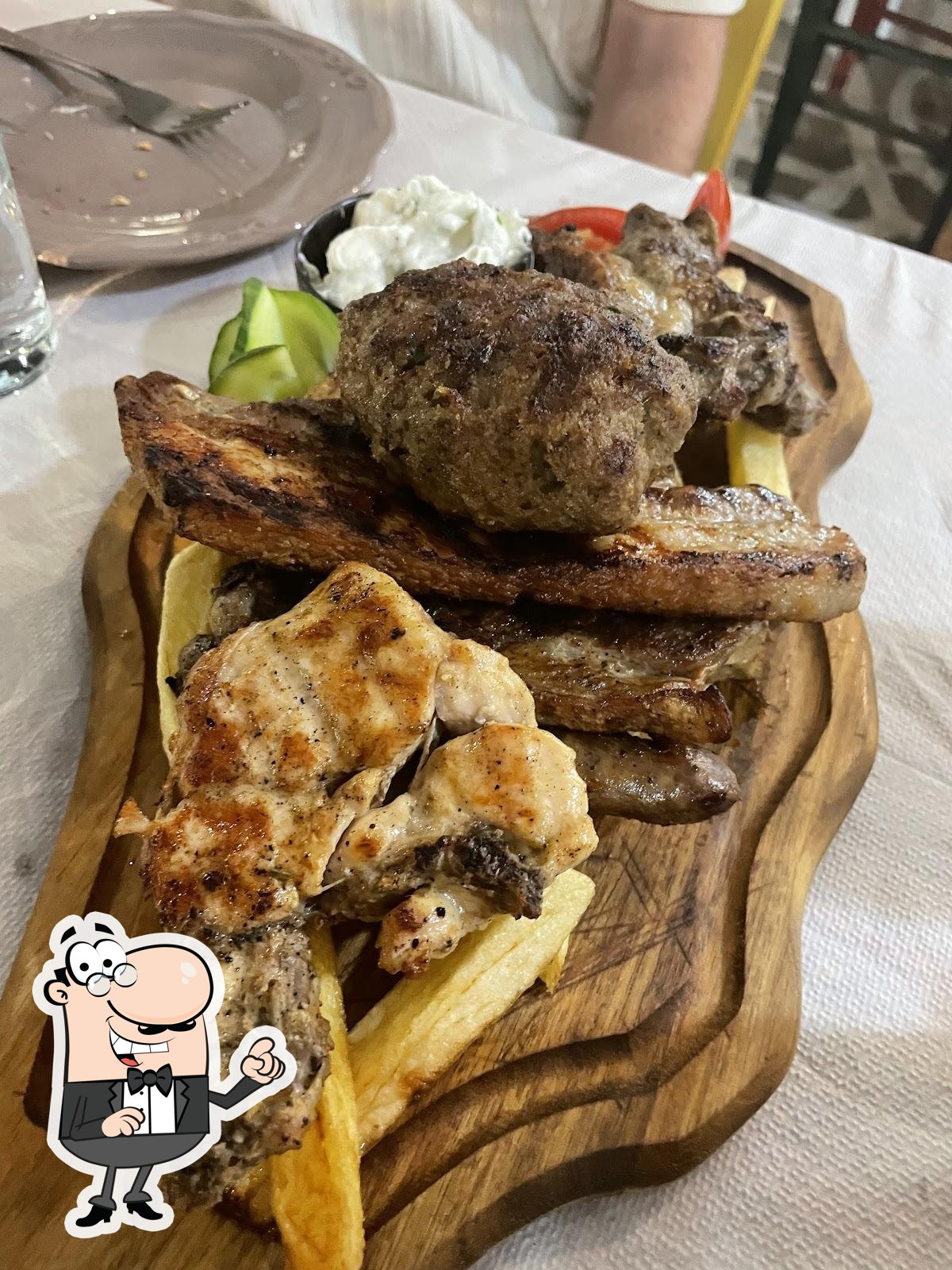 Интерьер "ELEA Traditional Tavern".