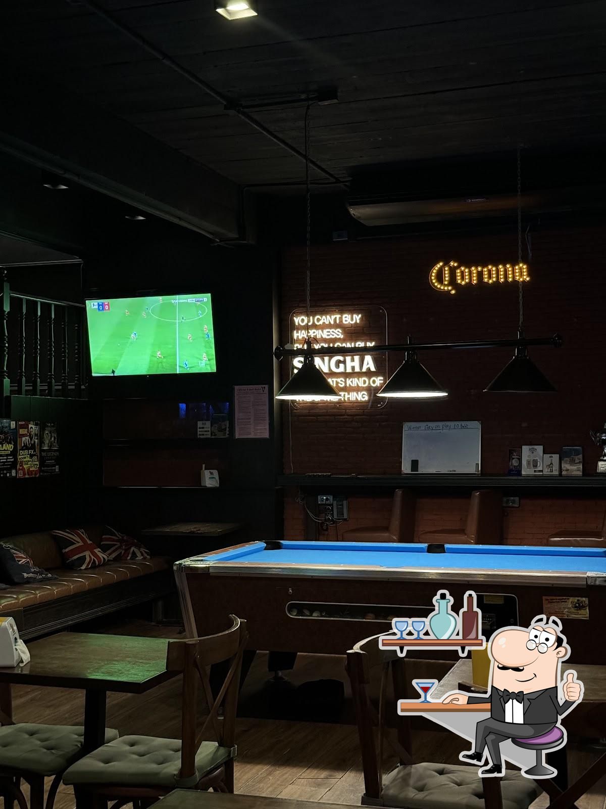 Забронируйте столик в "Cuebar".