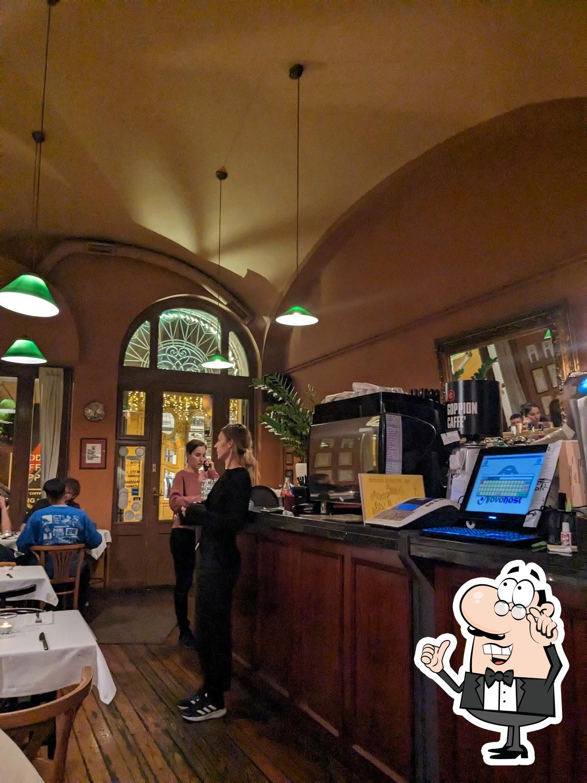 Забронируйте столик в "Café Kör".