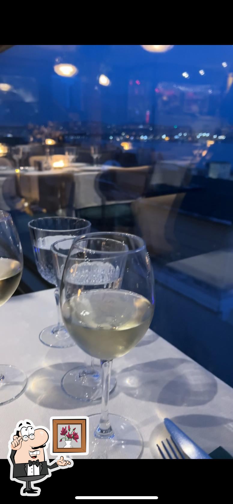 Интерьер "Queb Rooftop Restaurant".
