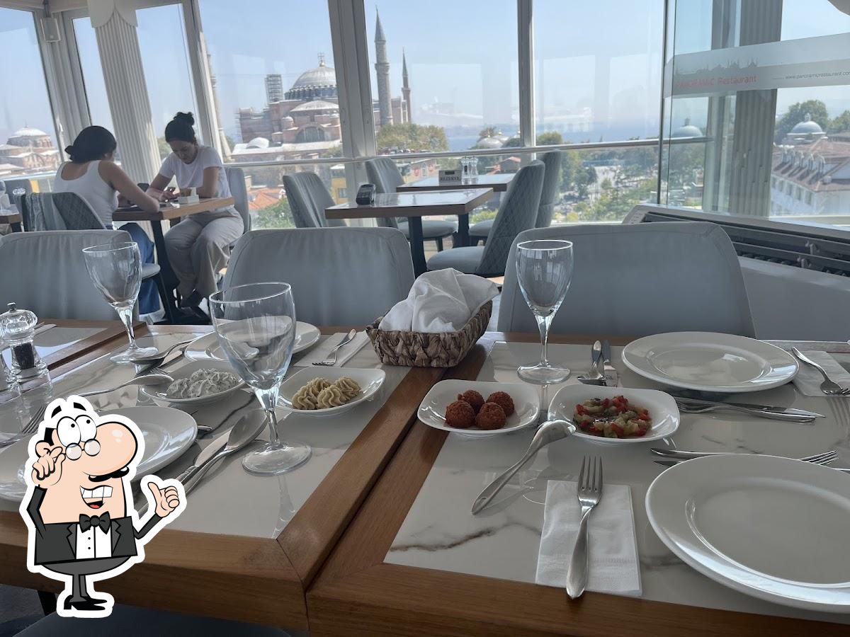 Посмотрите на внутренний интерьер "Panoramic Restaurant".