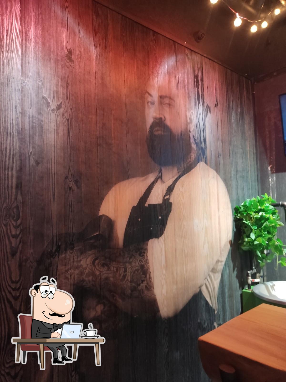 Забронируйте столик в "Мясоруб".