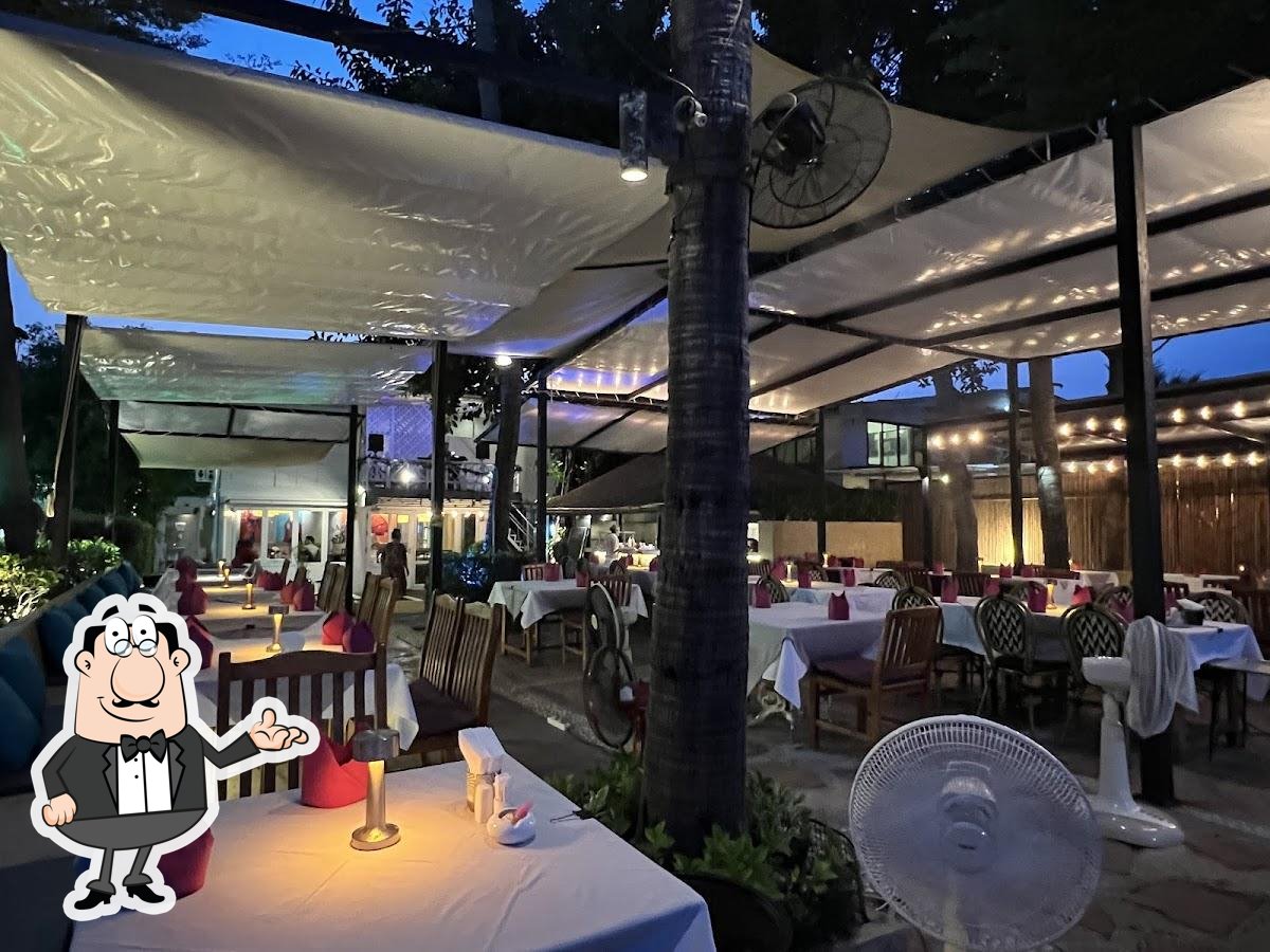 Забронируйте столик в "Coco51 Restaurant & Bar".