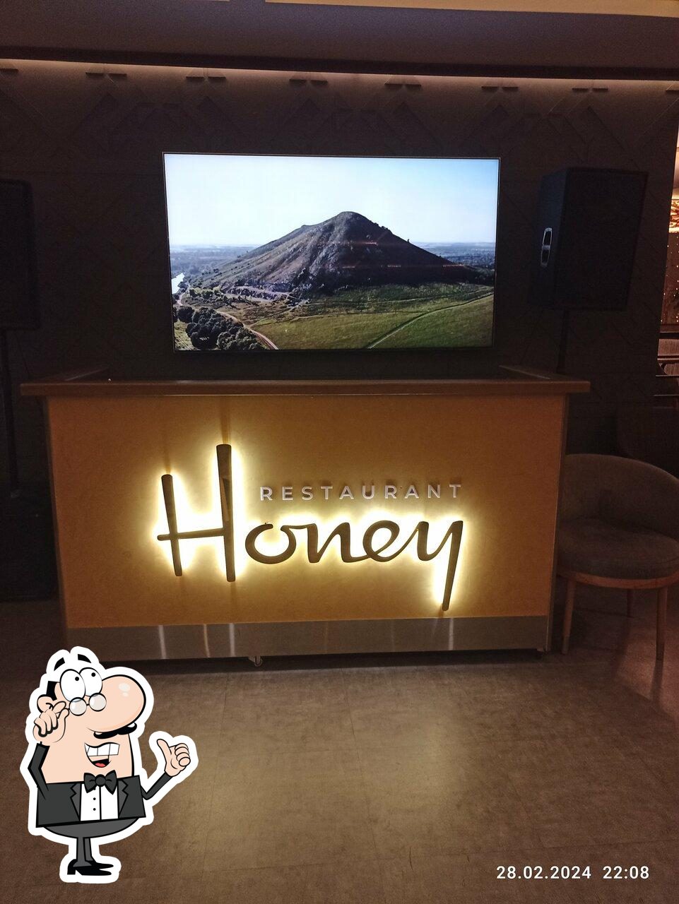 Посмотрите на внутренний интерьер "Хани".