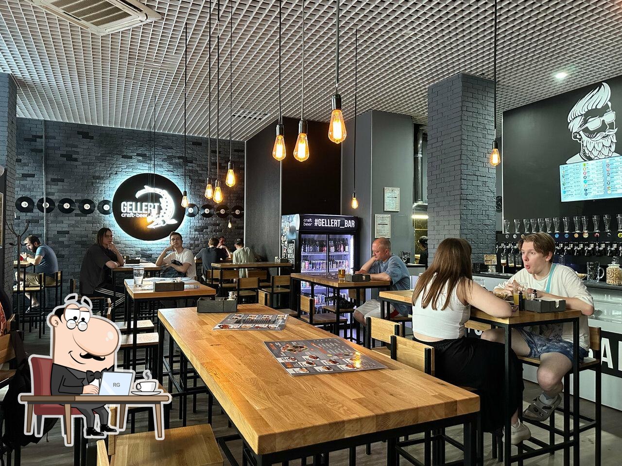 Забронируйте столик в "Gellert Bar".