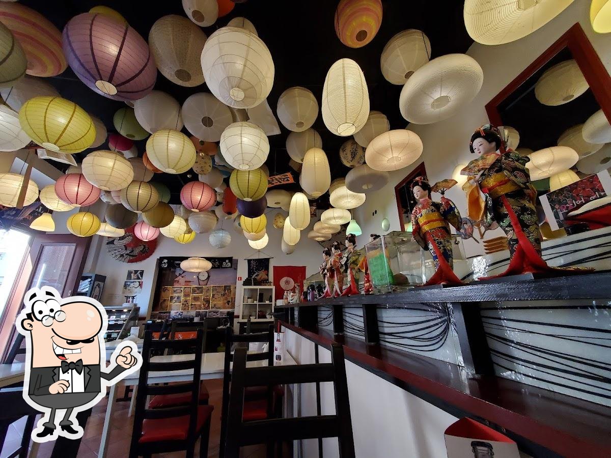 Забронируйте столик в "Michiko Sushi Roll".