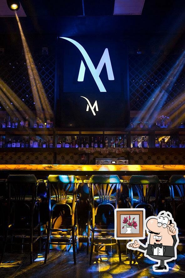 Забронируйте столик в "Монако".