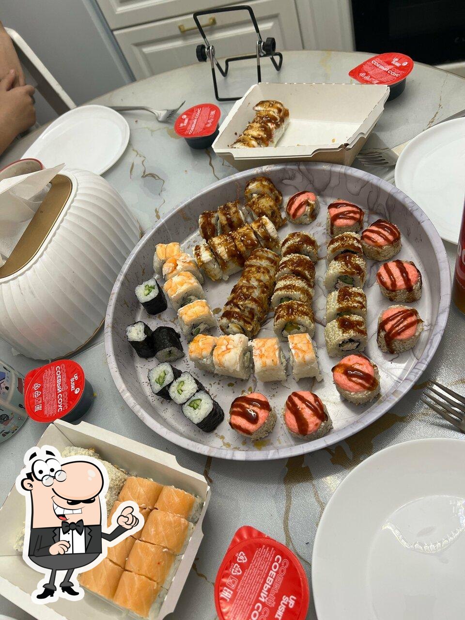Посмотрите на внутренний интерьер "Up Sushi".