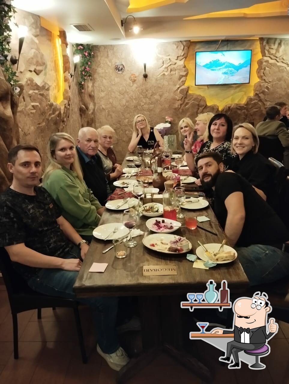 Забронируйте столик в "Megobari".