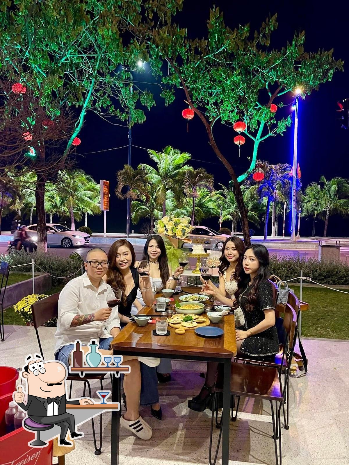 Интерьер "Nhà Hàng Cá Bay - View Biển".