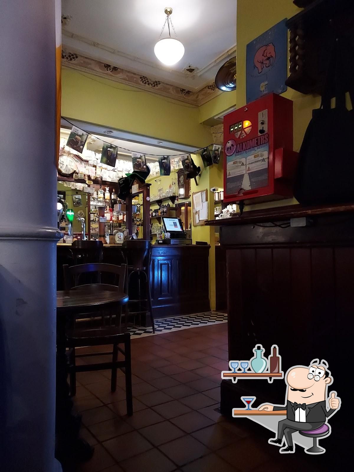 Интерьер "Paddy Whelans Irish Pub & Sports Bar".