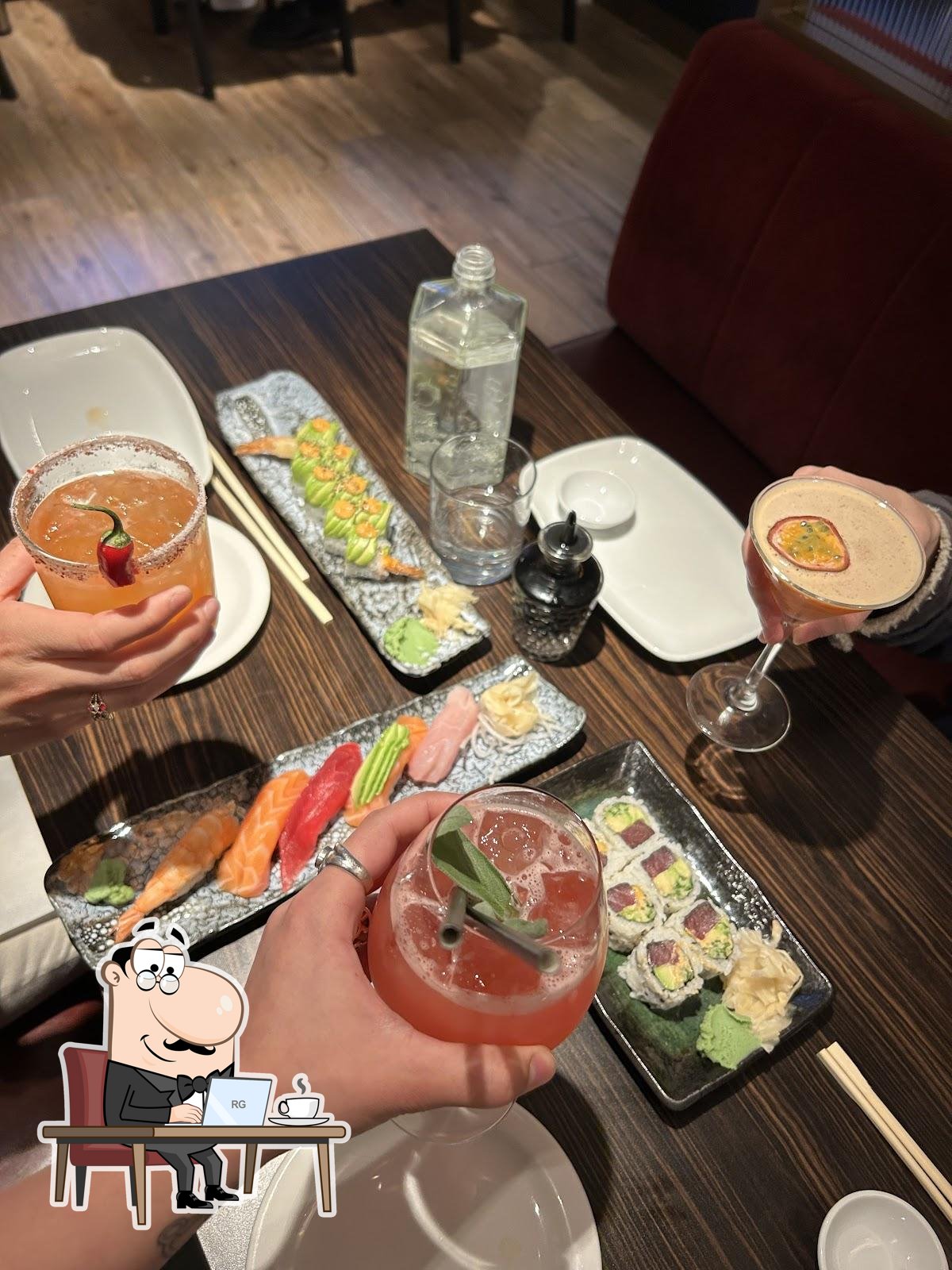 Посмотрите на внутренний интерьер "OKA Restaurant Soho".