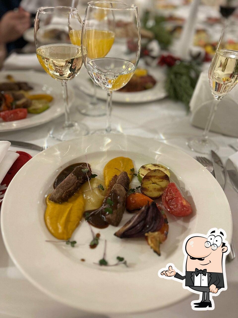 Посмотрите на внутренний интерьер "Karin".